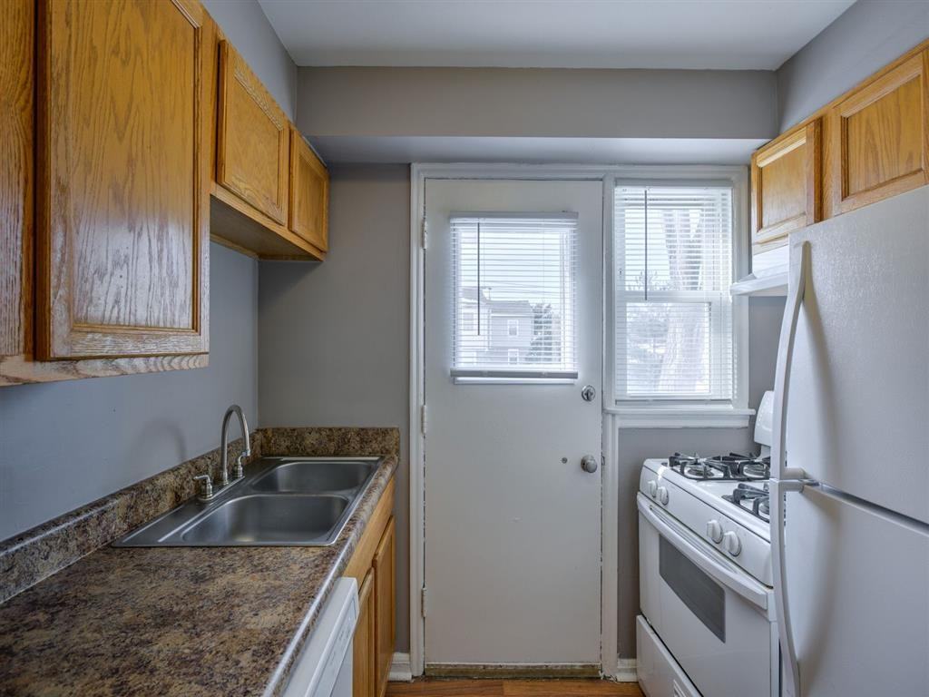 Colonial Park - Photo 5 of 28