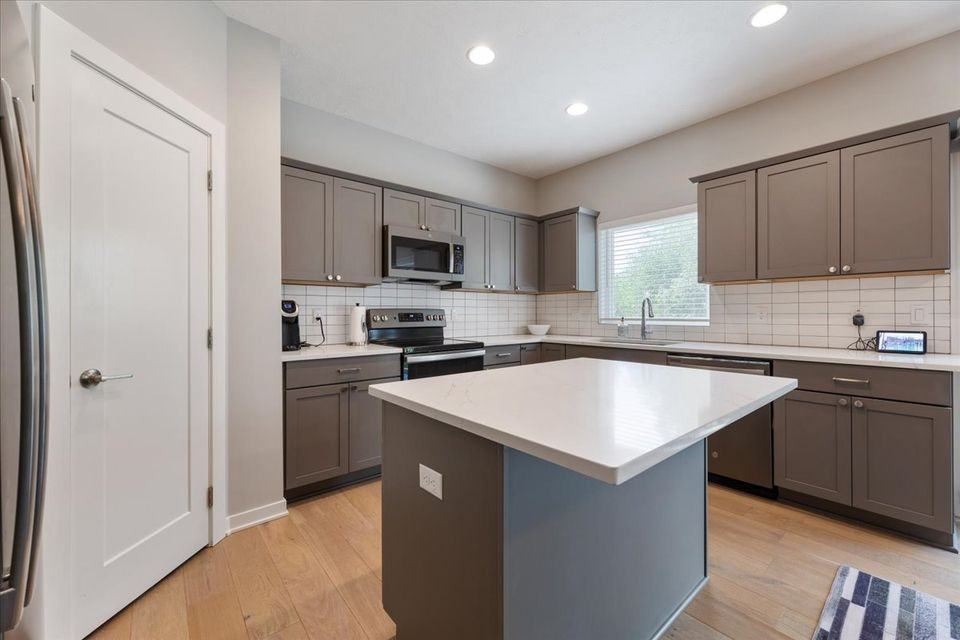 Southby Plaza Townhomes - Photo 7 of 31