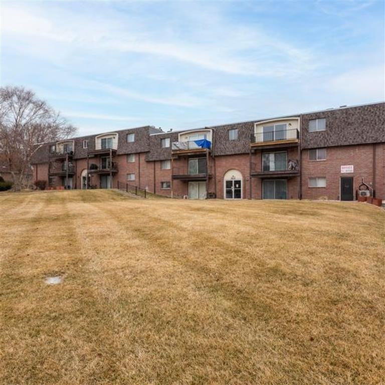 Whispering Isle Apartments - Photo 4 of 38