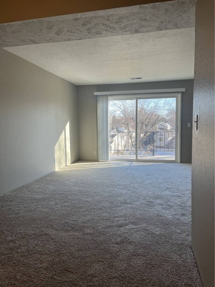 Whispering Isle Apartments - Photo 6 of 38