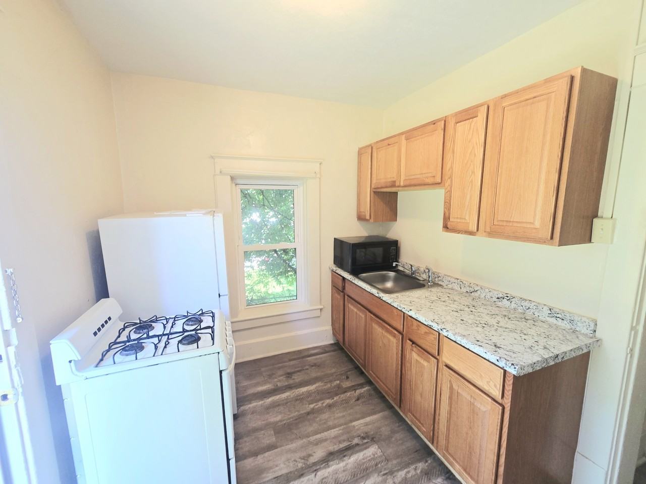 2516 Cascade St - Photo 3 of 11