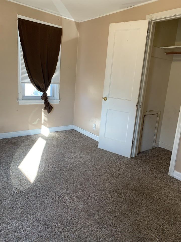 111 1/2 W 37th St #2 - Photo 3 of 7