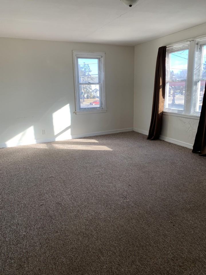 111 1/2 W 37th St #2 - Photo 2 of 7