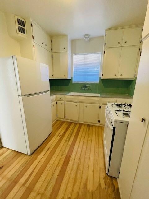 712 N Oregon St #5 - Photo 4 of 11