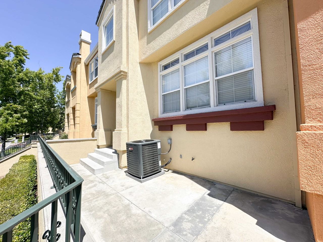 3569 Langdon Cmn - Photo 3 of 30