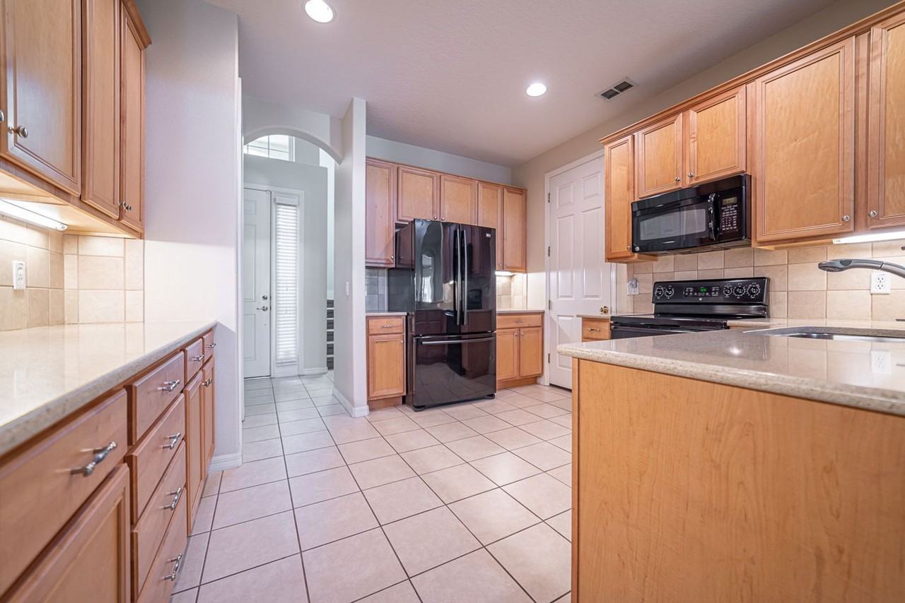 10106 Willow Grove Ct - Photo 5 of 36