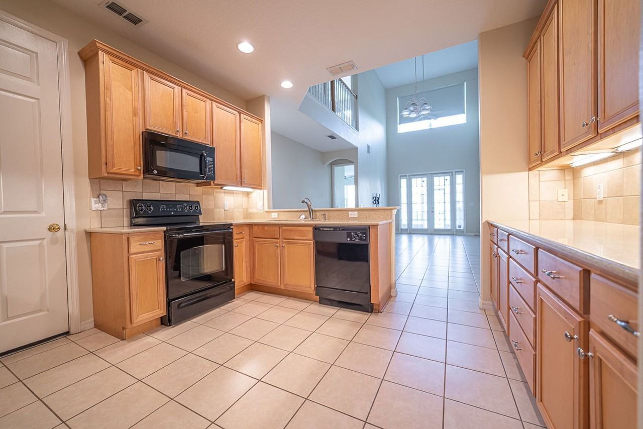 10106 Willow Grove Ct - Photo 6 of 36