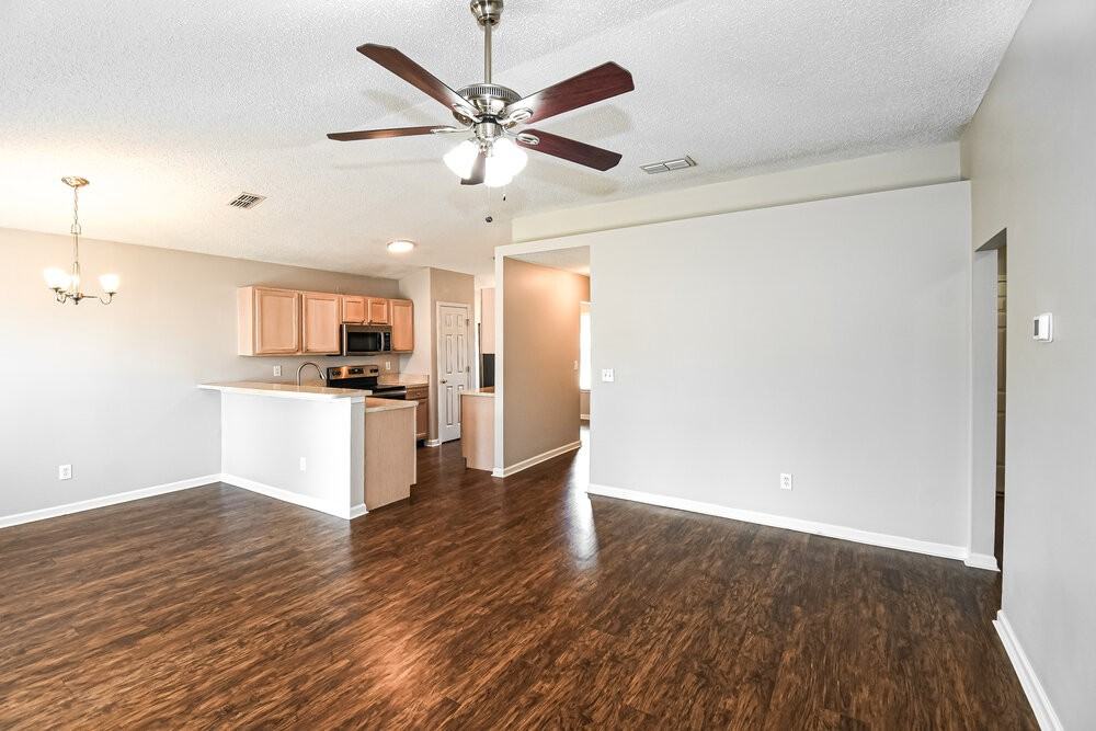 1125 Buccaneer Blvd - Photo 4 of 16