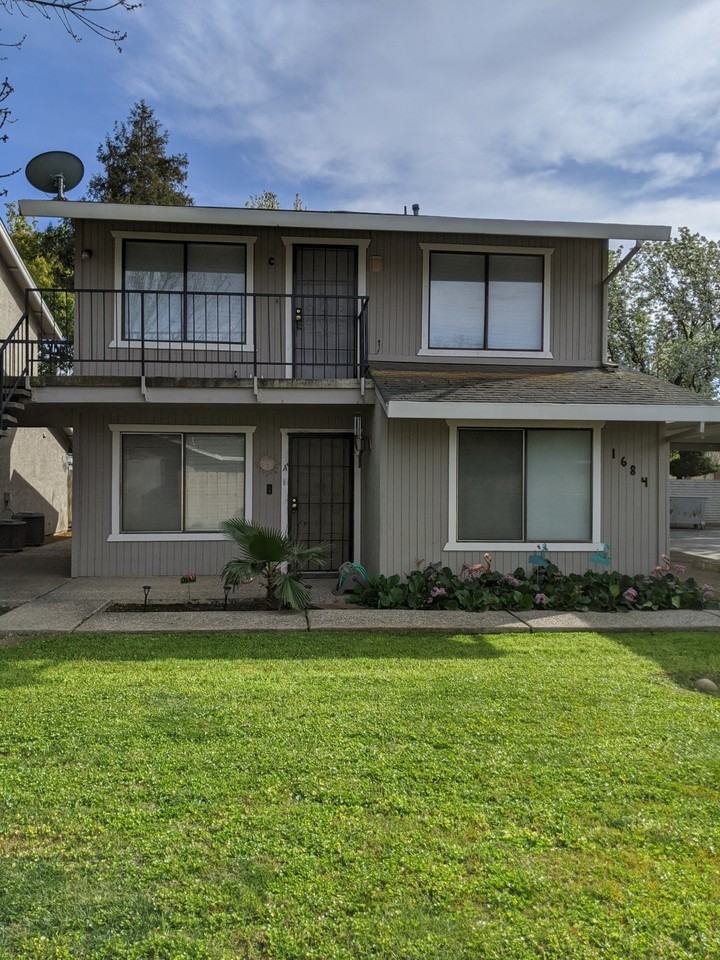 1684 Conestoga Dr #C - Photo 2 of 9