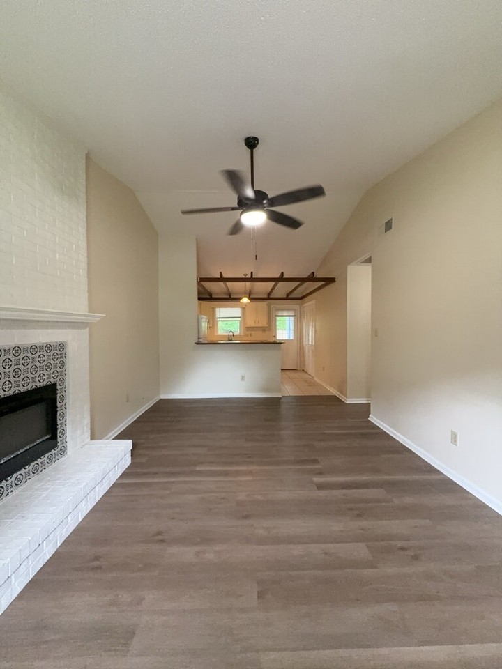 425 Cedar Creek Dr - Photo 2 of 18