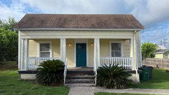 1108 E Crockett St - Photo 1 of 1
