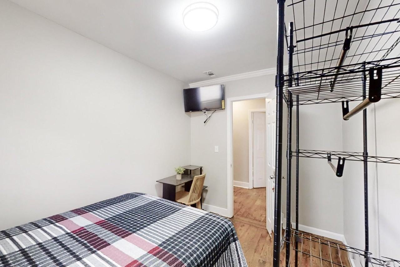 1447 Akridge St Nw - Photo 2 of 34