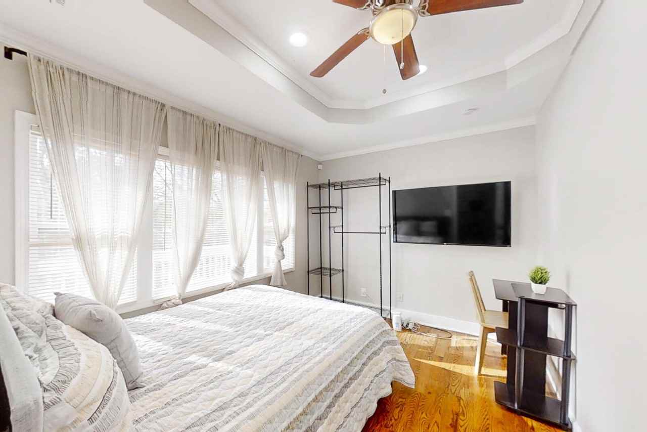 1447 Akridge St Nw - Photo 3 of 34