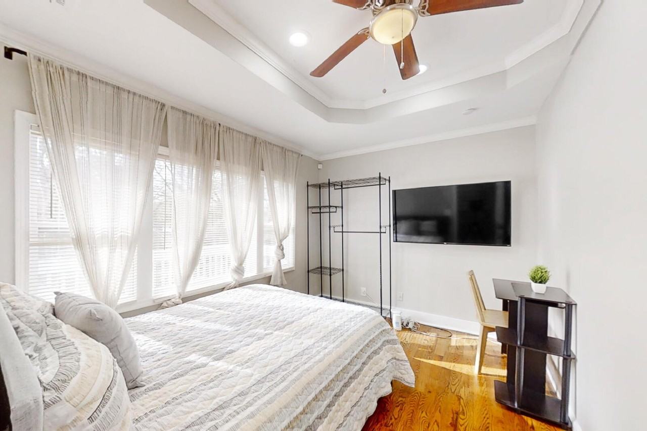 1447 Akridge St Nw - Photo 5 of 34