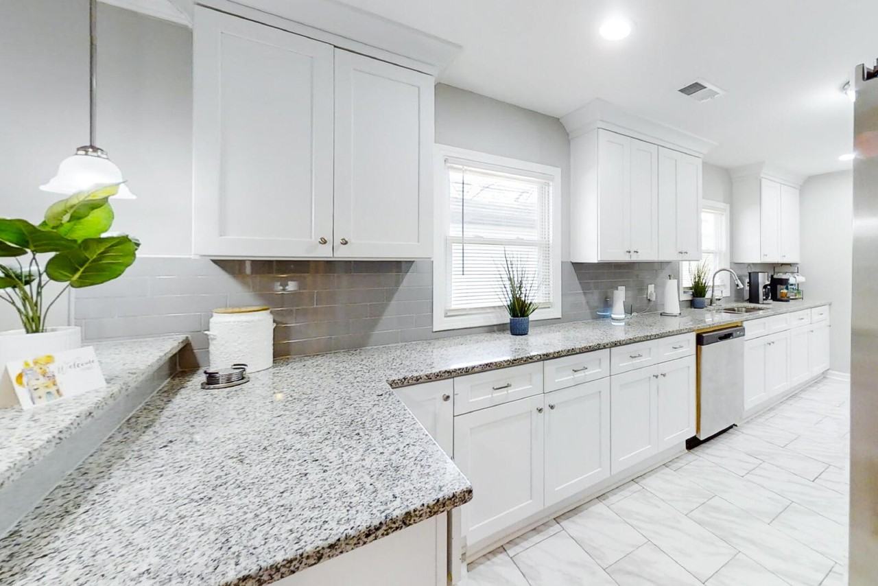 1447 Akridge St Nw - Photo 6 of 34