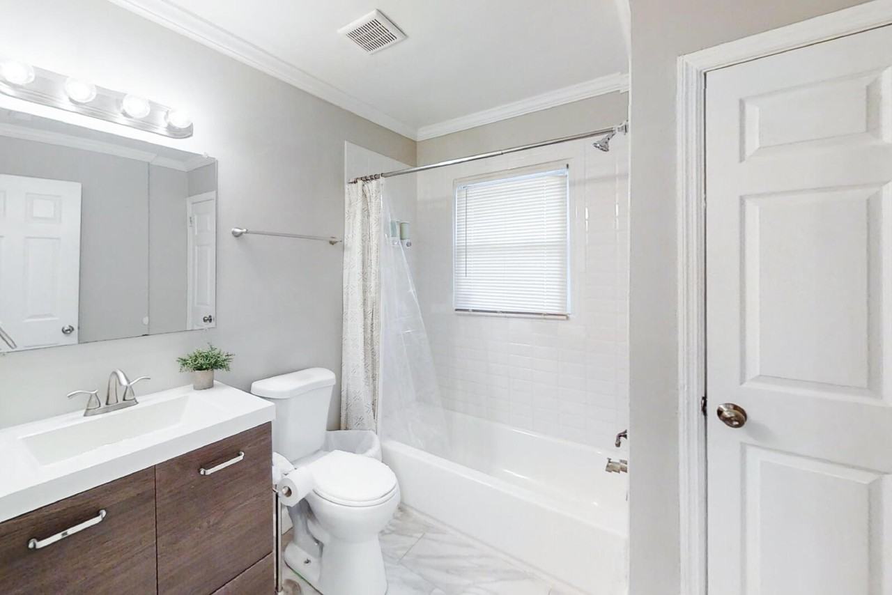 1447 Akridge St Nw - Photo 7 of 34