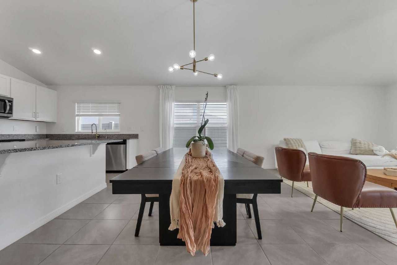 3800 Whitetail Ct - Photo 3 of 31