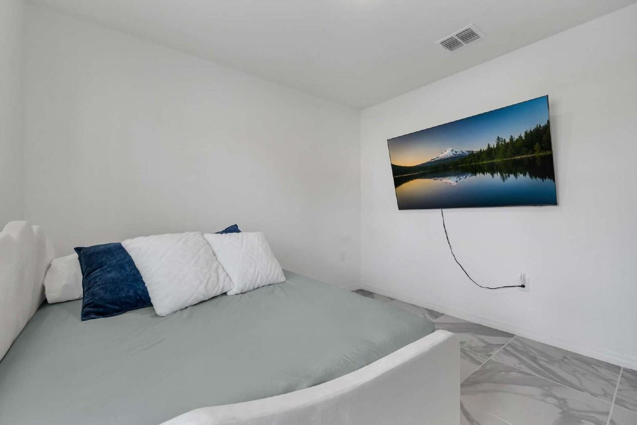 3800 Whitetail Ct - Photo 5 of 31