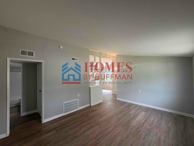 2463 E Riverside Dr - Photo 3 of 16