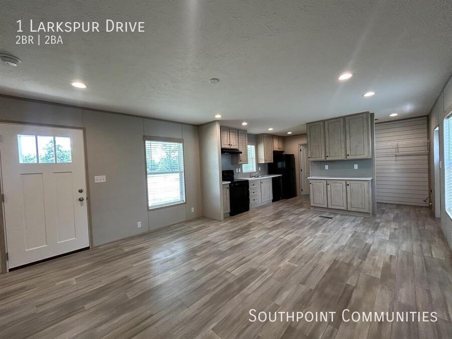 1 Larkspur Dr - Photo 3 of 11