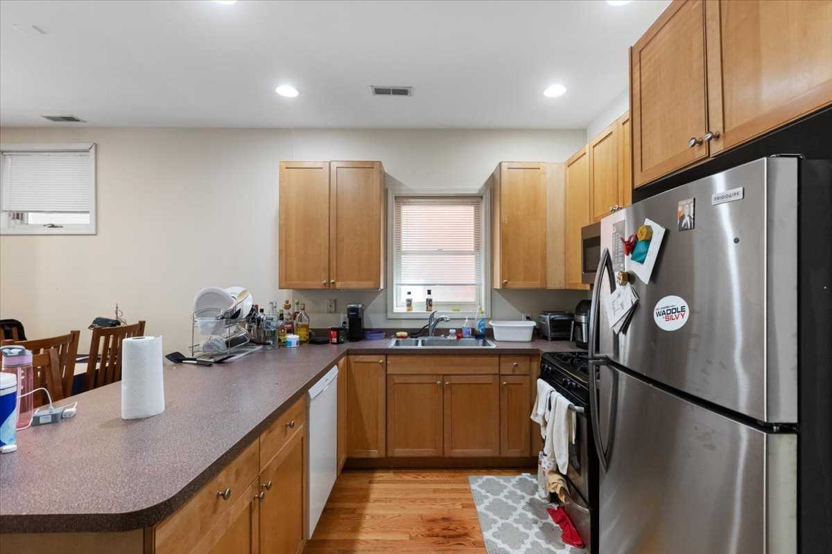 2338 N Greenview Ave #1 - Photo 3 of 10