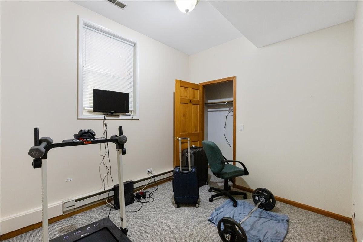 2338 N Greenview Ave #1 - Photo 4 of 10