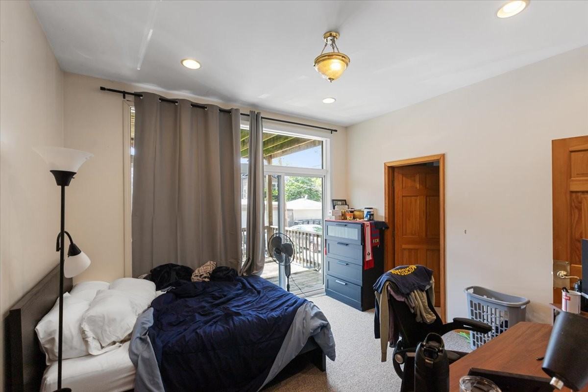 2338 N Greenview Ave #1 - Photo 5 of 10