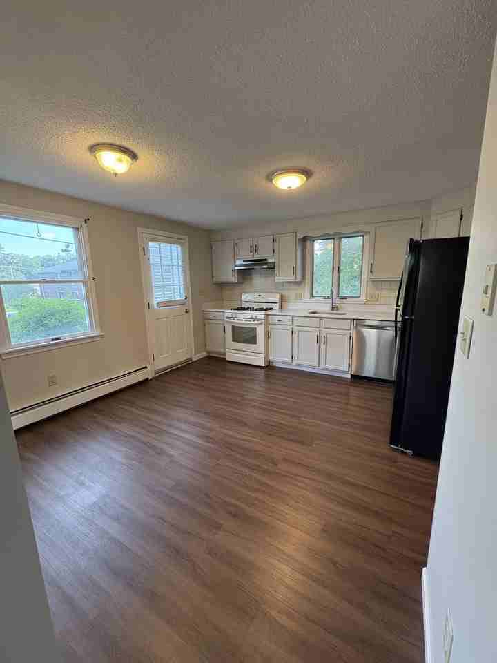 294 Humphrey St #294 - Photo 3 of 15