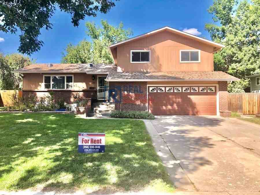 752 Oxford Ln - Photo 2 of 31