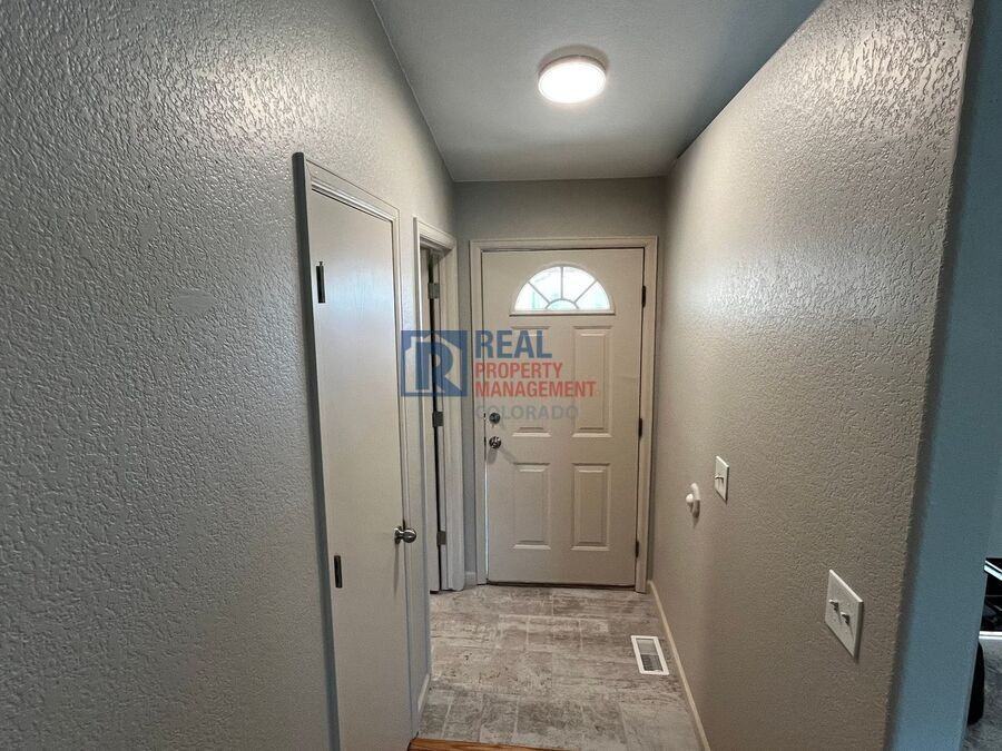 540 S Pauline Ct - Photo 3 of 27