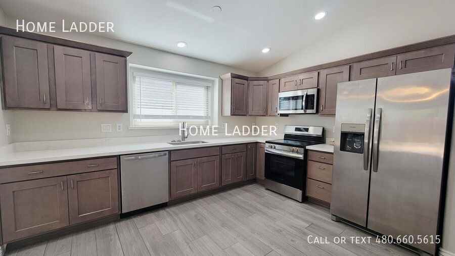 16063 W Culver St - Photo 4 of 21