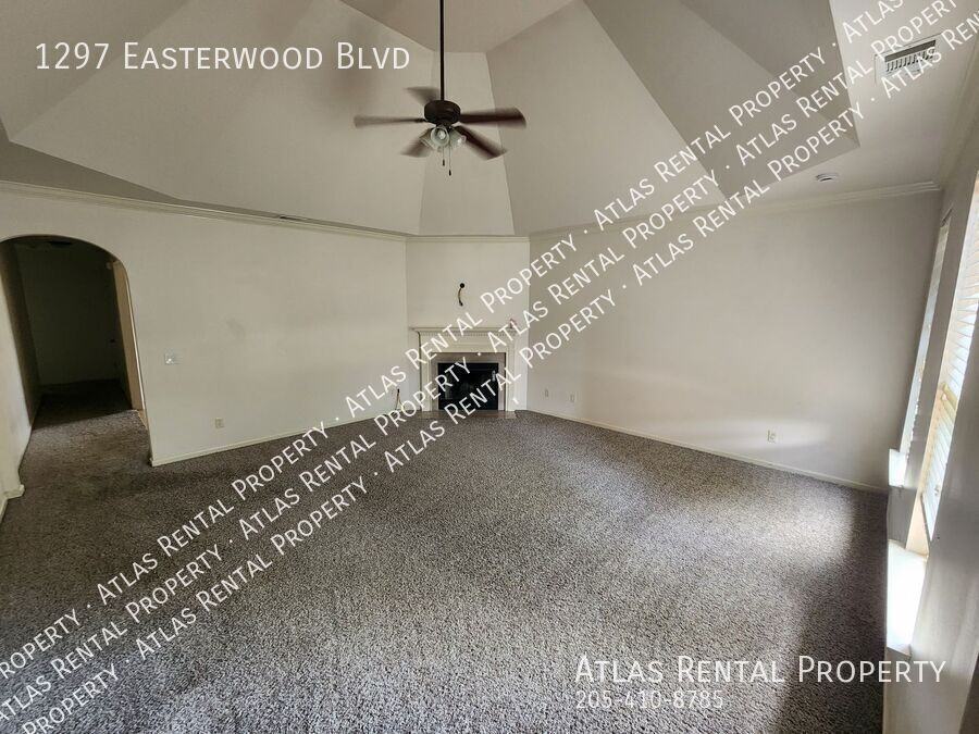 1297 Easterwood Blvd - Photo 3 of 22