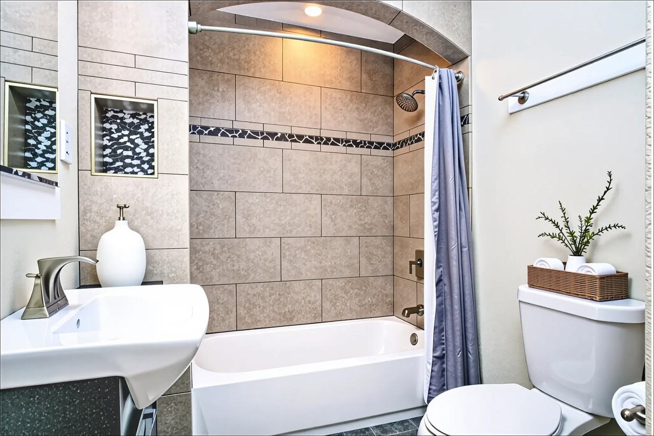 1211 Pine St #1 - Photo 5 of 21