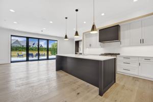 featured image of 4920 N Lincoln Ave #3W