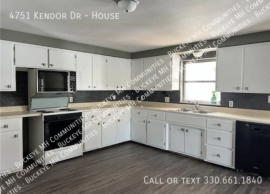 4751 Kendor Dr - Photo 3 of 21