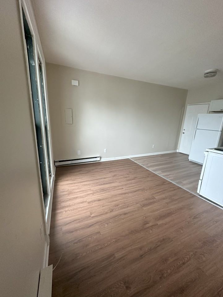937 Broadway - Photo 2 of 8