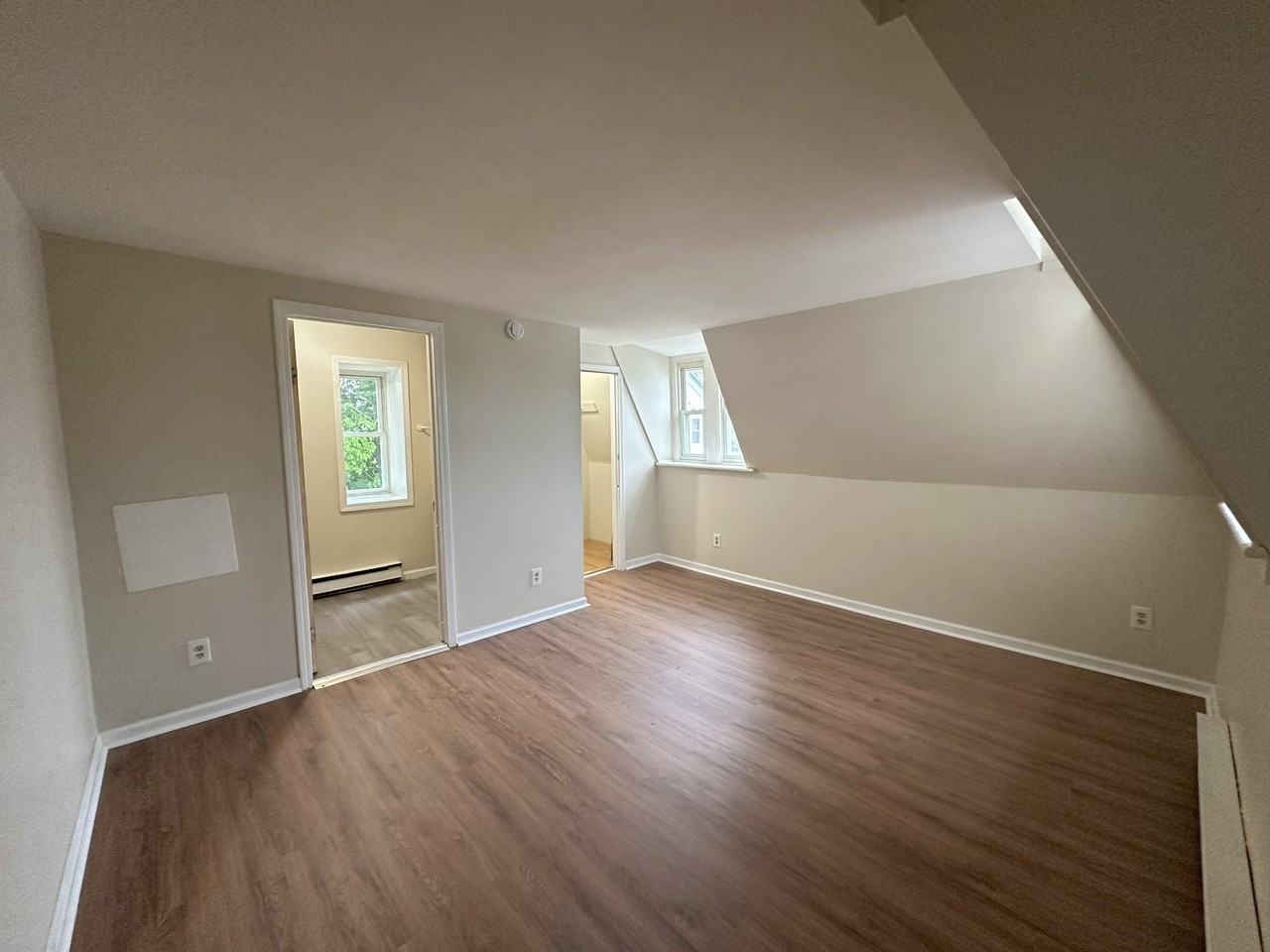 937 Broadway - Photo 3 of 8