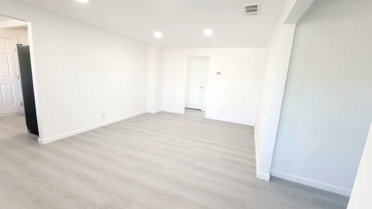 6265 Wilma Avenue - Photo 4 of 34