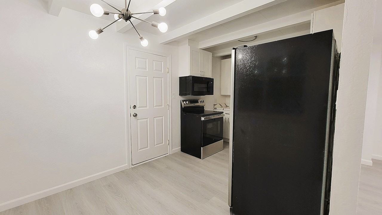 6265 Wilma Avenue - Photo 7 of 34