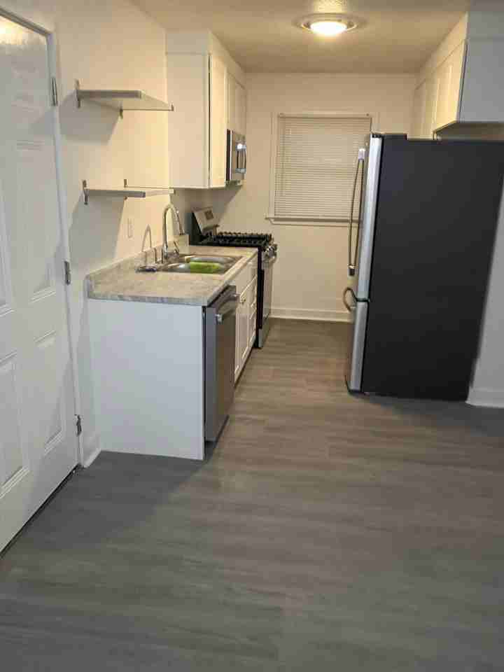 1008 Baylor Blvd - Photo 3 of 14