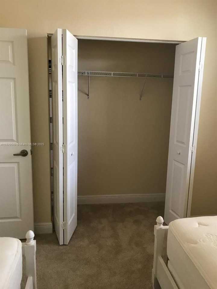 14657 Southwest 14th Street - Photo 4 of 32