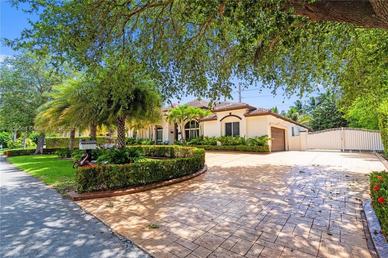 16601 Sw 87th Ct #16601 - Photo 3 of 50