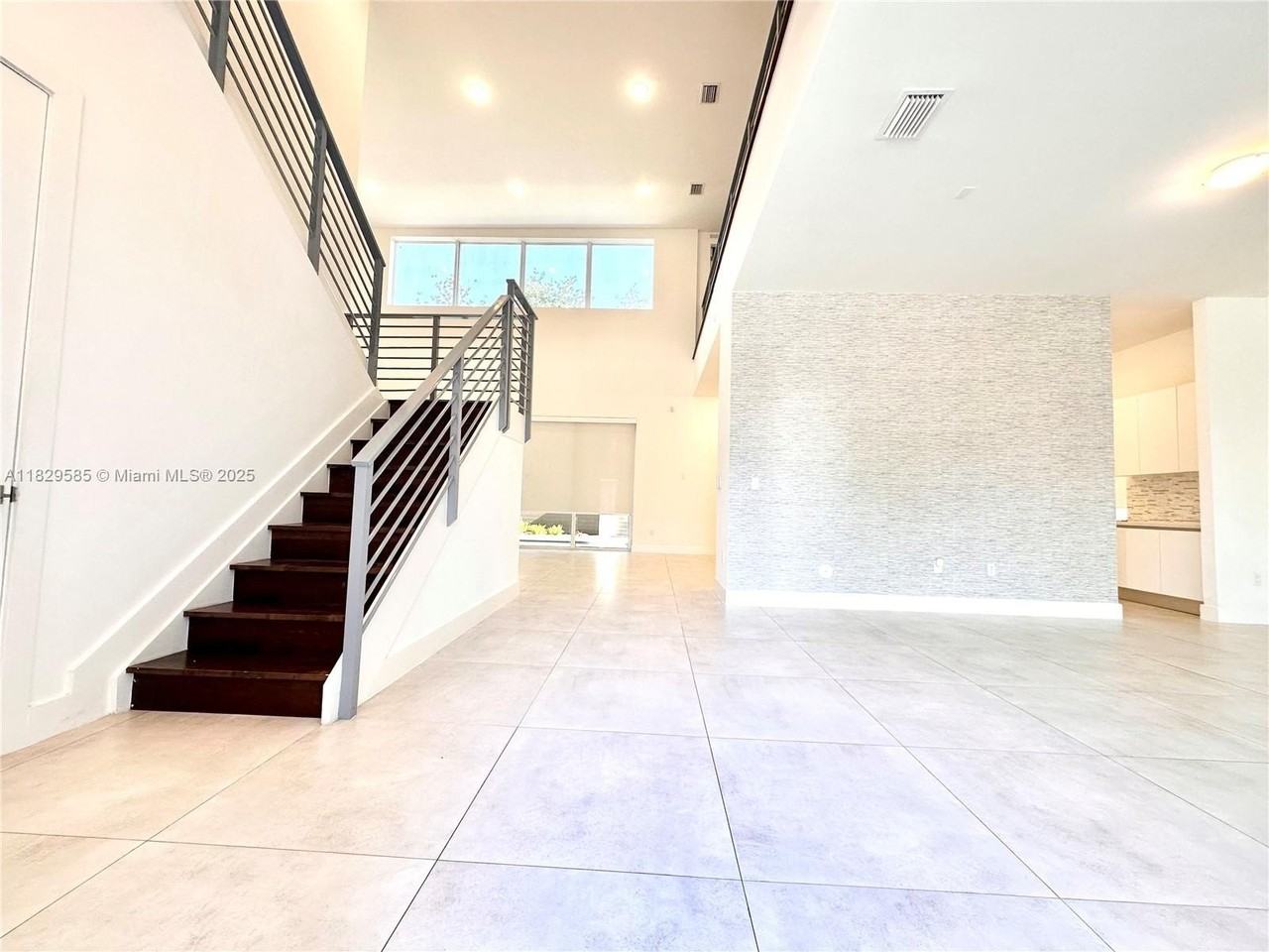 10258 Northwest 74th Terrace #0 - Photo 2 of 50