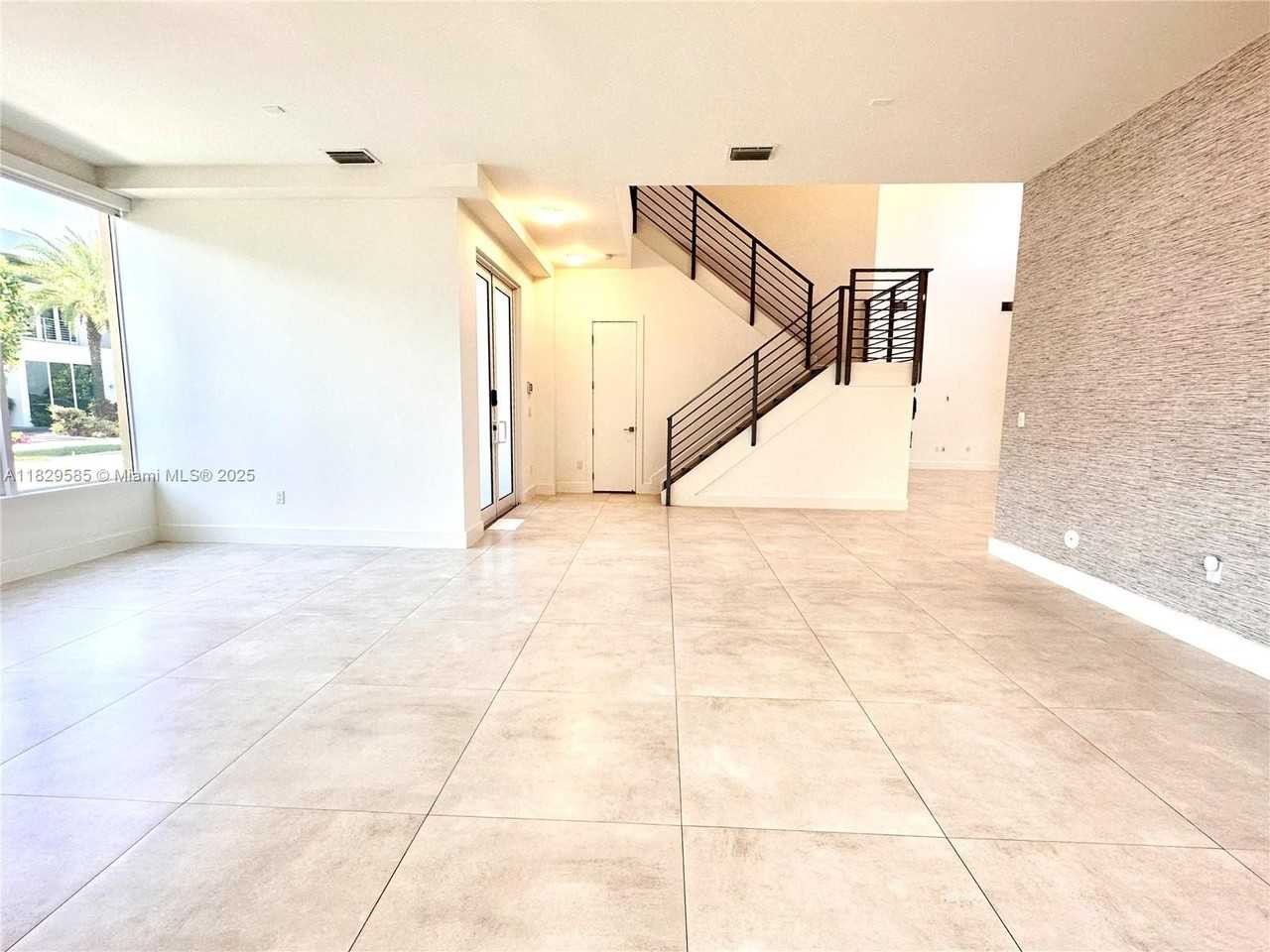 10258 Northwest 74th Terrace #0 - Photo 7 of 50