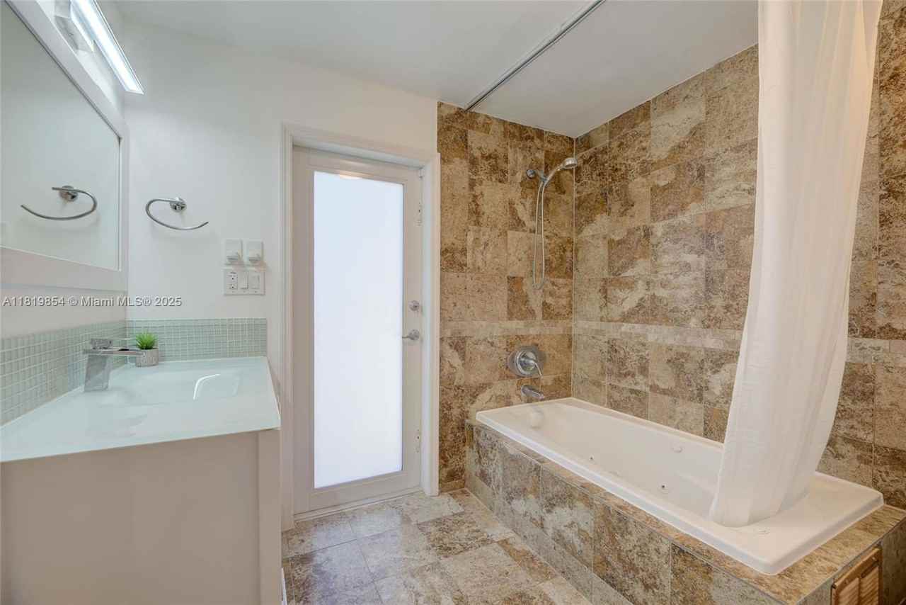 Swanson Ave - Photo 2 of 8