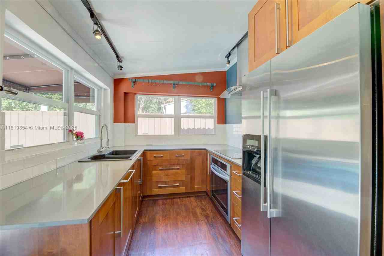 Swanson Ave - Photo 3 of 8