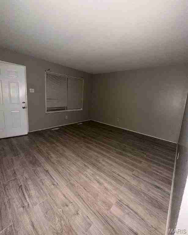 10214 Castle Dr - Photo 2 of 10