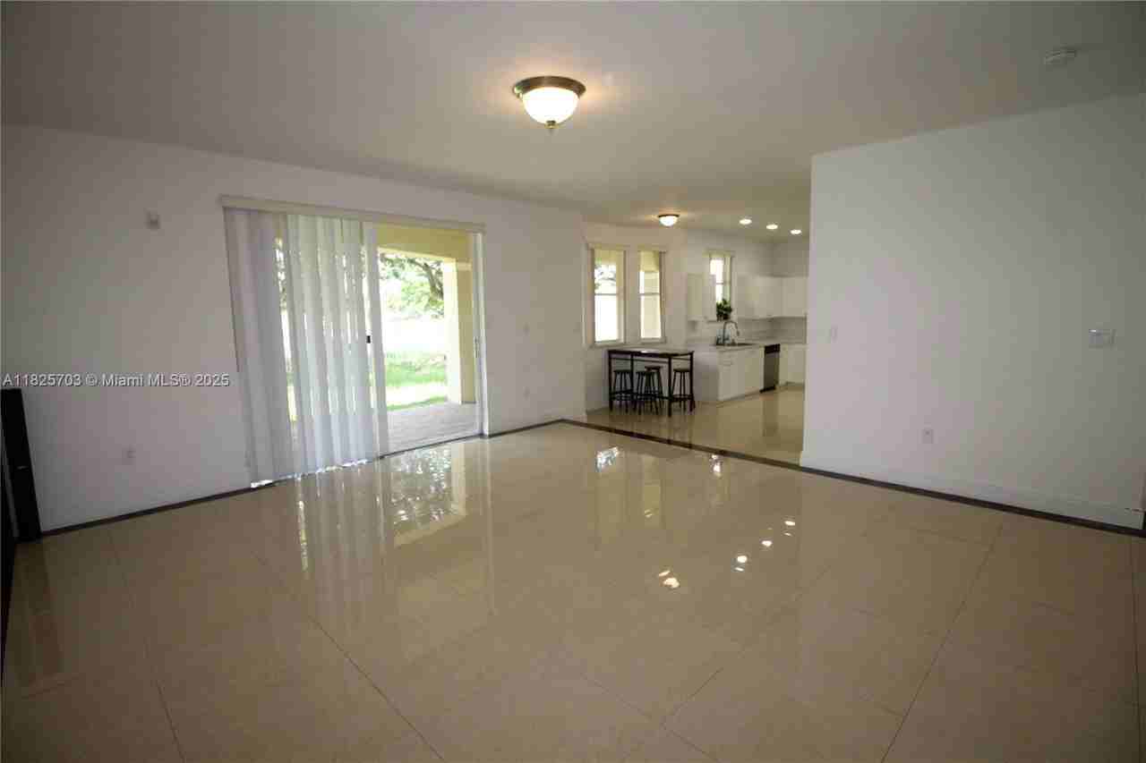 20732 Southwest 87th Court - Photo 3 of 8