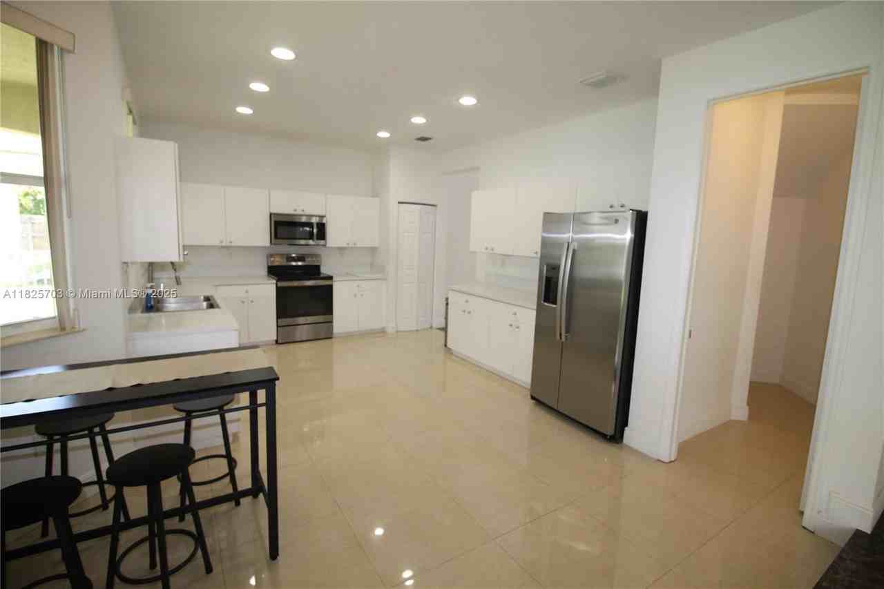 20732 Southwest 87th Court - Photo 6 of 8