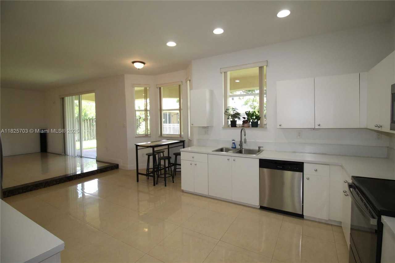 20732 Southwest 87th Court - Photo 7 of 8